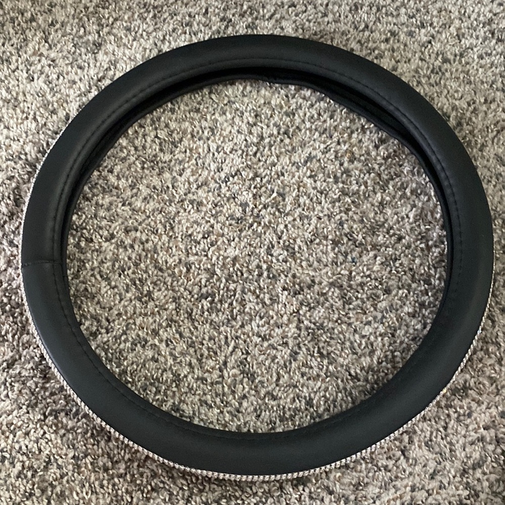Bedazzled car steering wheel cover